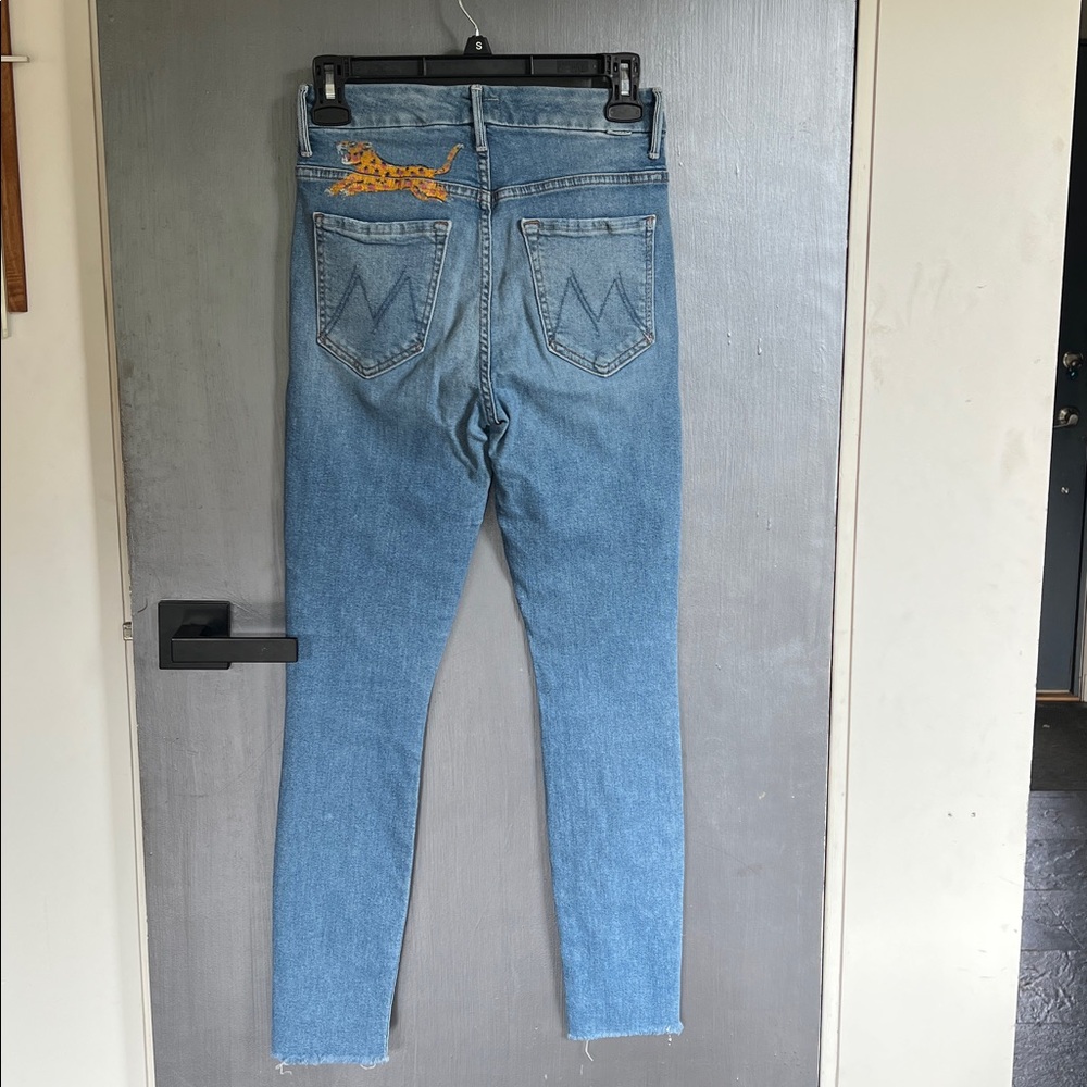 MOTHER High Waisted Looker Ankle Fray in Shoot to Thrill Leopard Size 25.